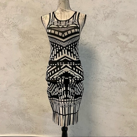 Parker Lunn Dress - Picture 3 of 13